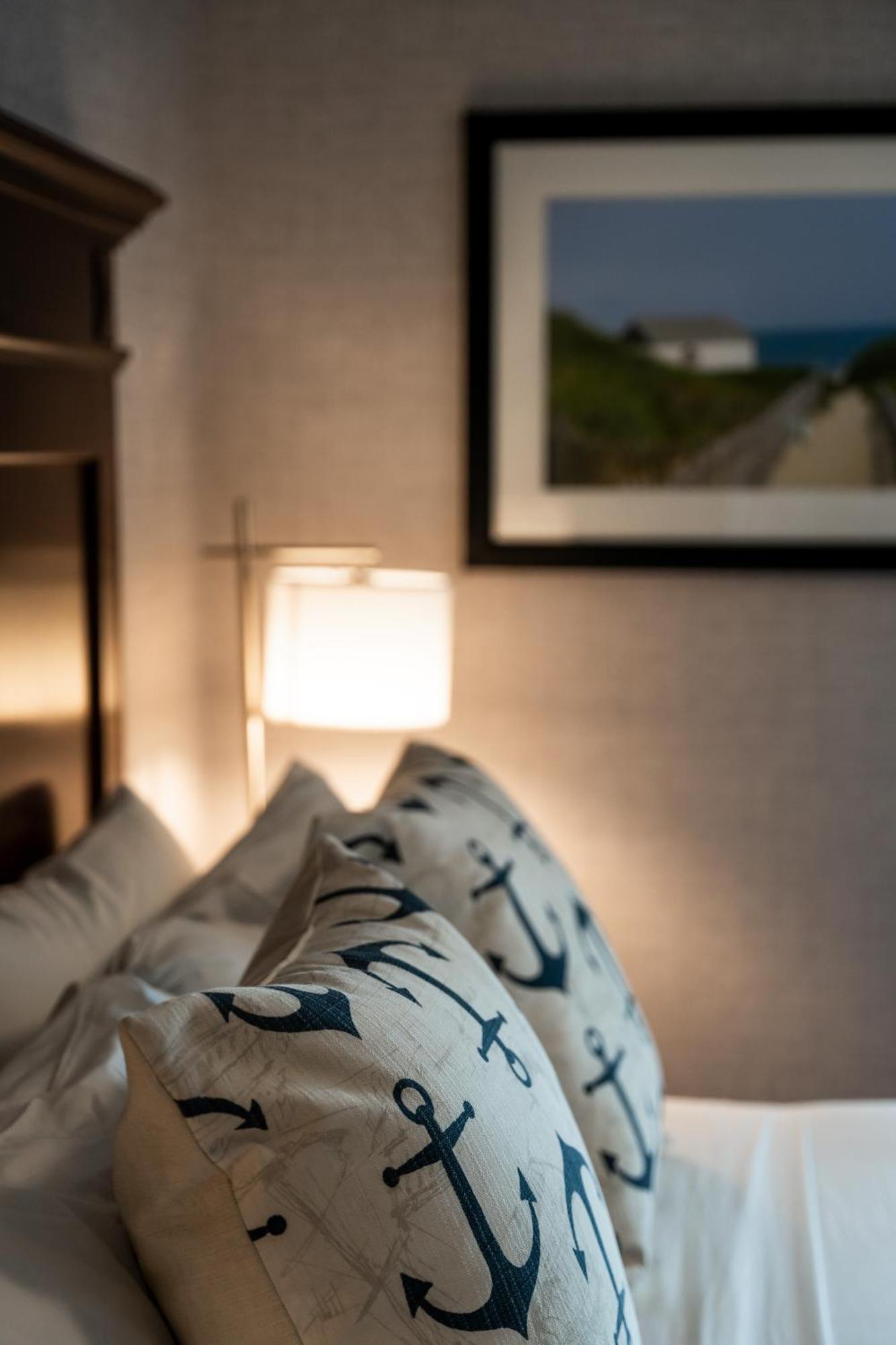 Newport Beach Hotel & Suites Мидлтаун Экстерьер фото