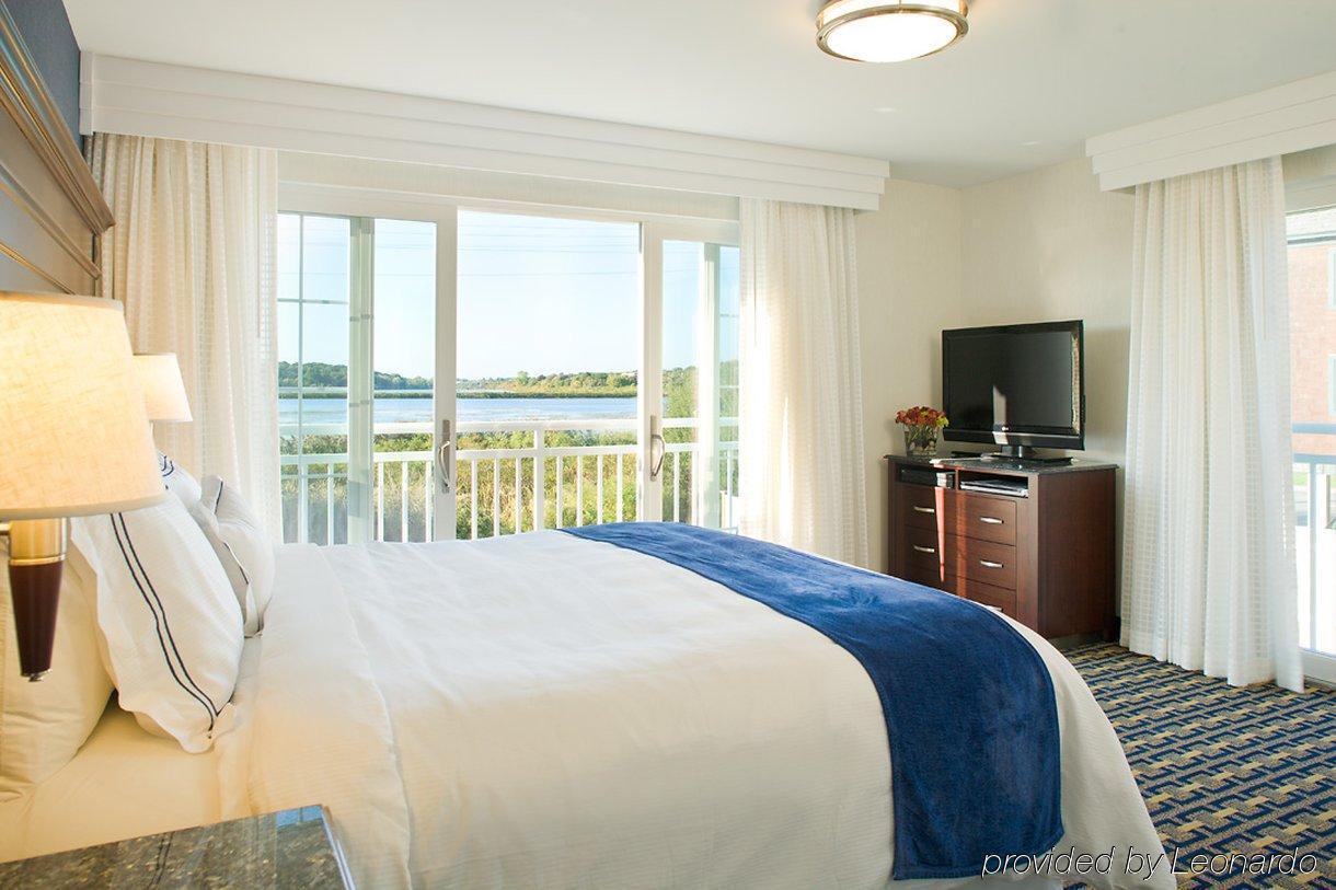 Newport Beach Hotel & Suites Мидлтаун Экстерьер фото